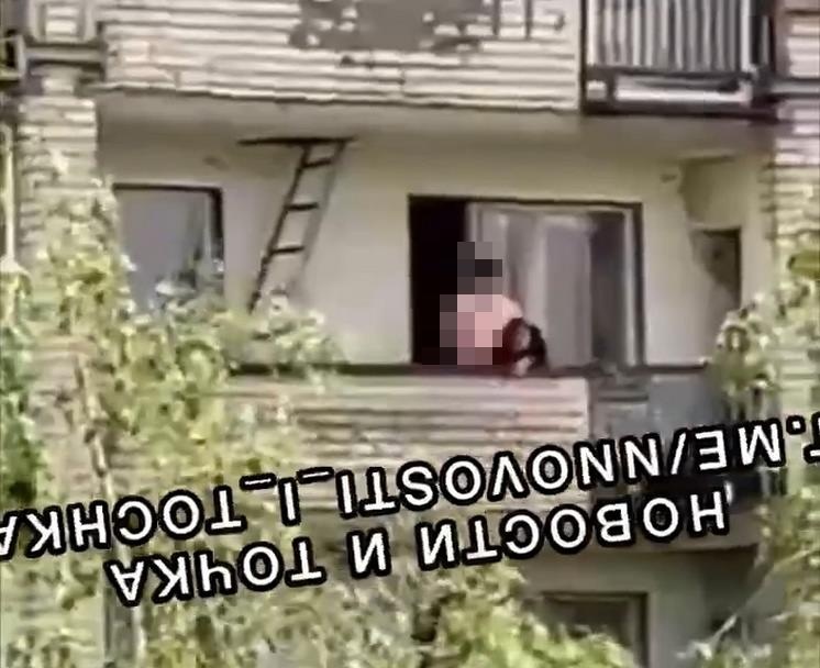 Секс на балконе снял на камеру очевидец в Нижегородском районе - фото 1