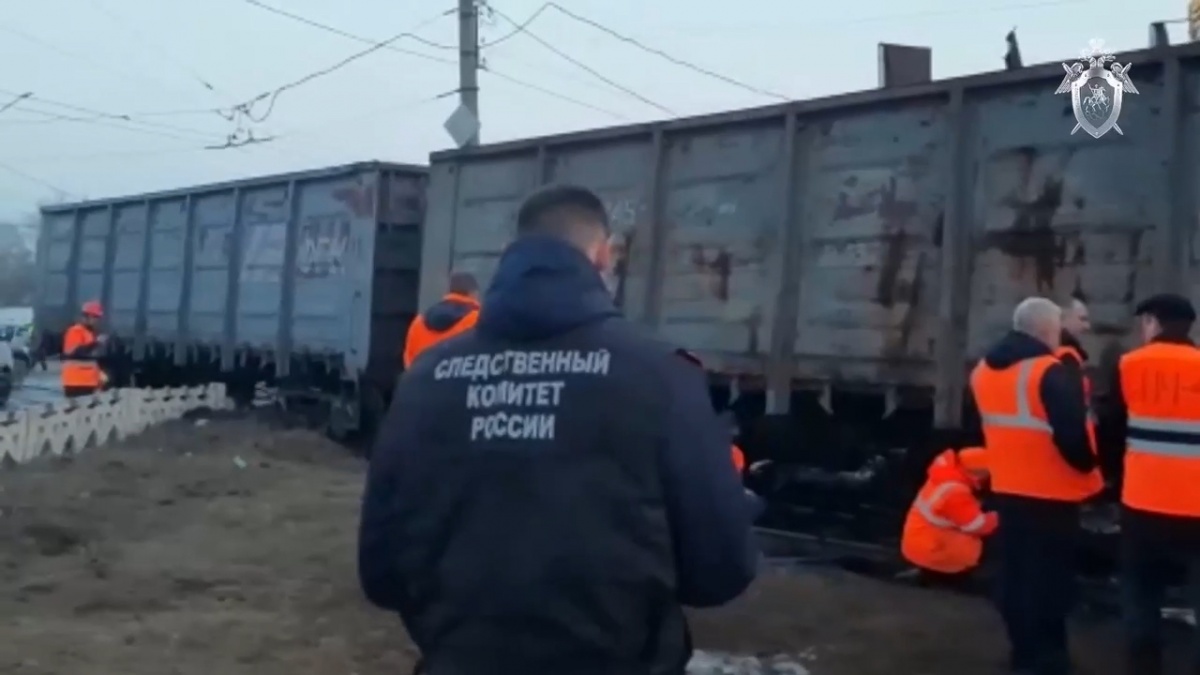 СК организовал проверку по факту схода с рельсов грузовых вагонов на улице Кузбасской - фото 1