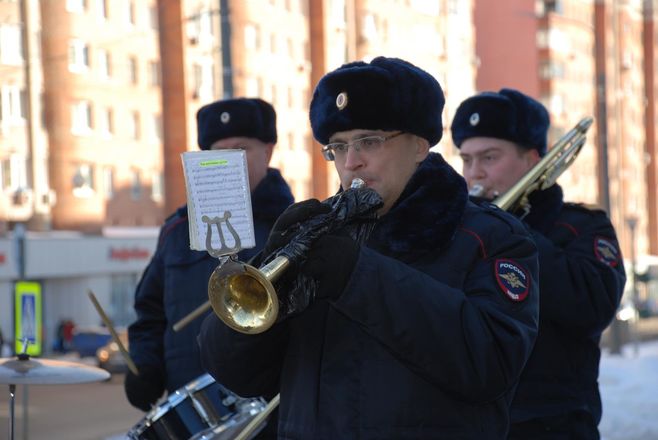 Оркестр нижегородской полиции сделал музыкальный подарок женщинам (ФОТО, ВИДЕО) - фото 21
