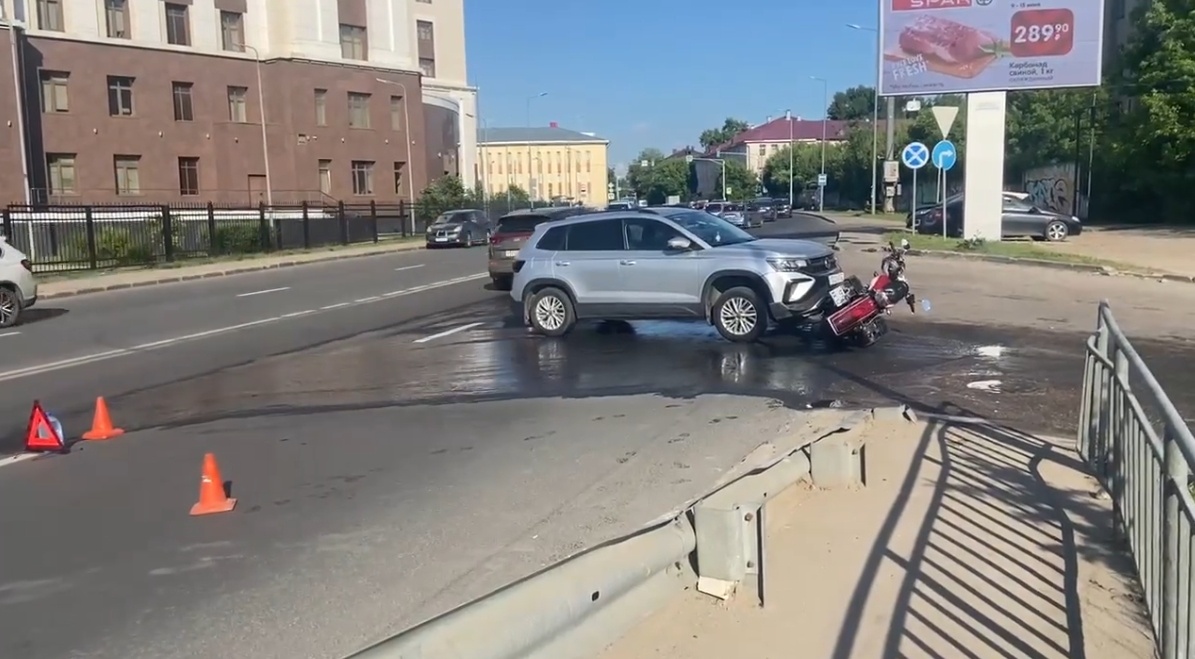 Водитель мотоцикла пострадал в ДТП в Нижнем Новгороде - фото 1